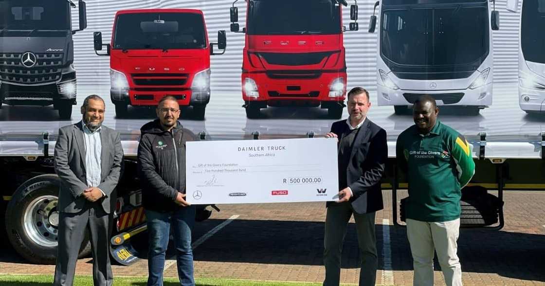 Daimler Truck Southern Africa Helps KwaZulu Natal’s Affected Communities with R500 000 to Gift of the Givers Daimler Truck Southern Africa Helps KwaZulu Natal’s Affected Communities with R500 000 to Gift of the Givers