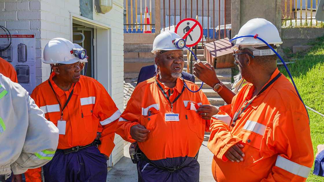 Gwede Mantashe visited the Ekapa Mine where five workers are trapped