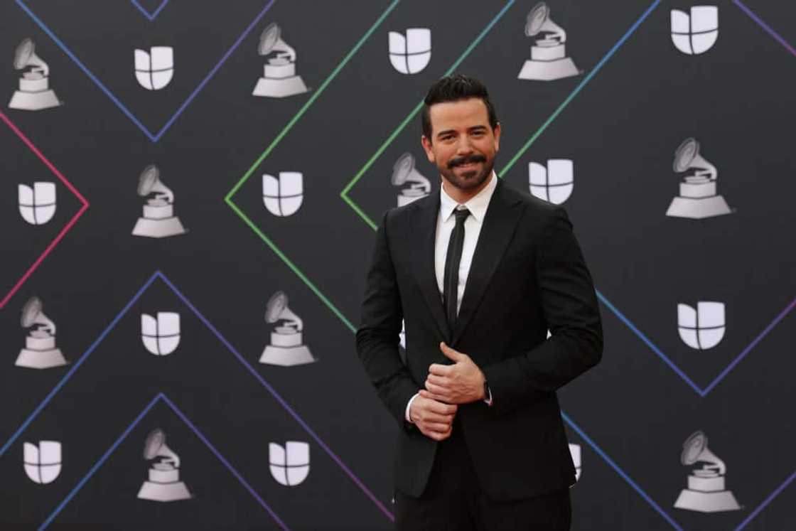 Mané de la Parra walks the red carpet during the 22nd Annual Latin GRAMMY Awards in Las Vegas, Nevada. Photo: Omar Vega.