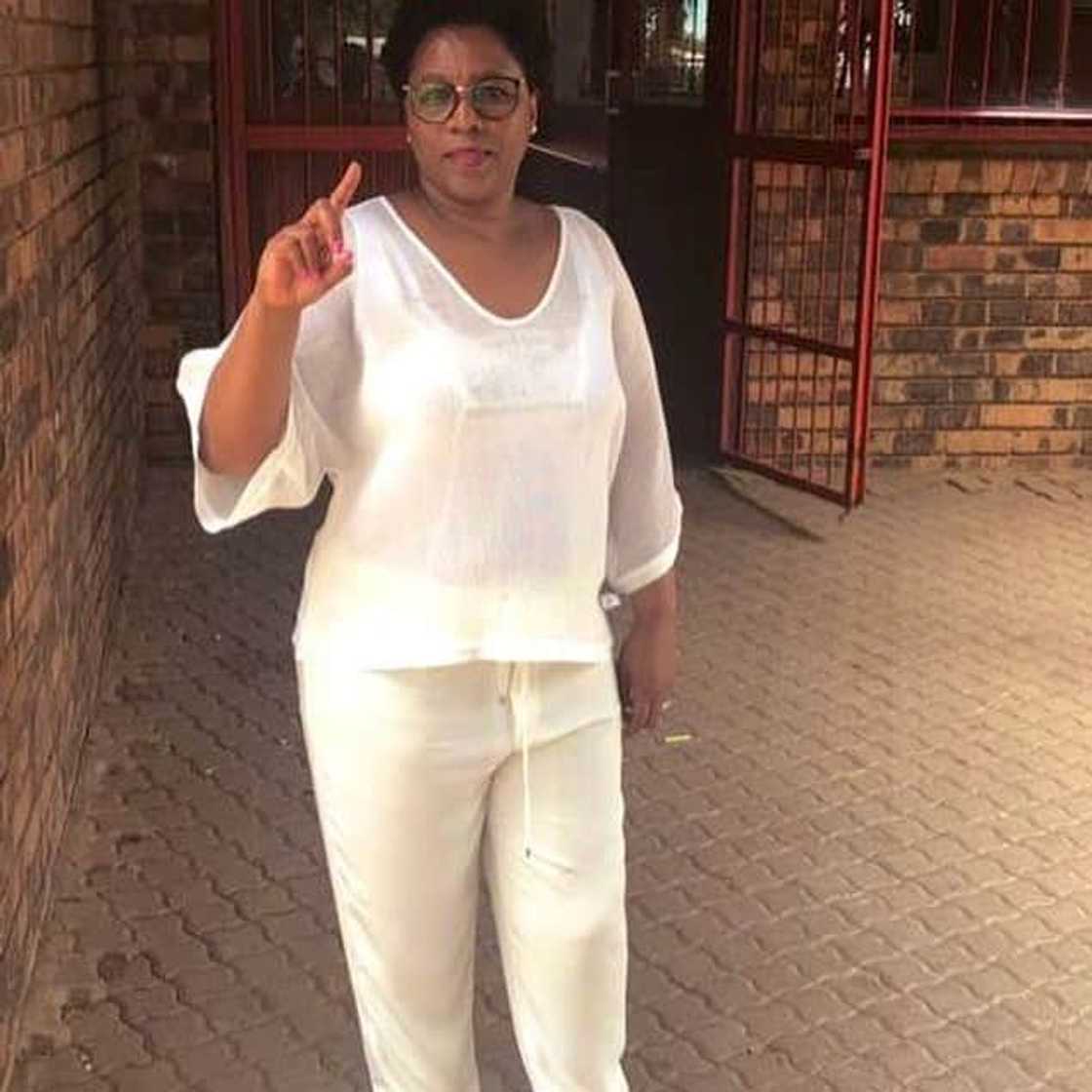 Ayanda Dlodlo Biography: Son, Cars, Husband, Qualifications, Political Career and Pictures Ayanda Dlodlo Biography: Son, Cars, Husband, Qualifications, Political Career and Pictures