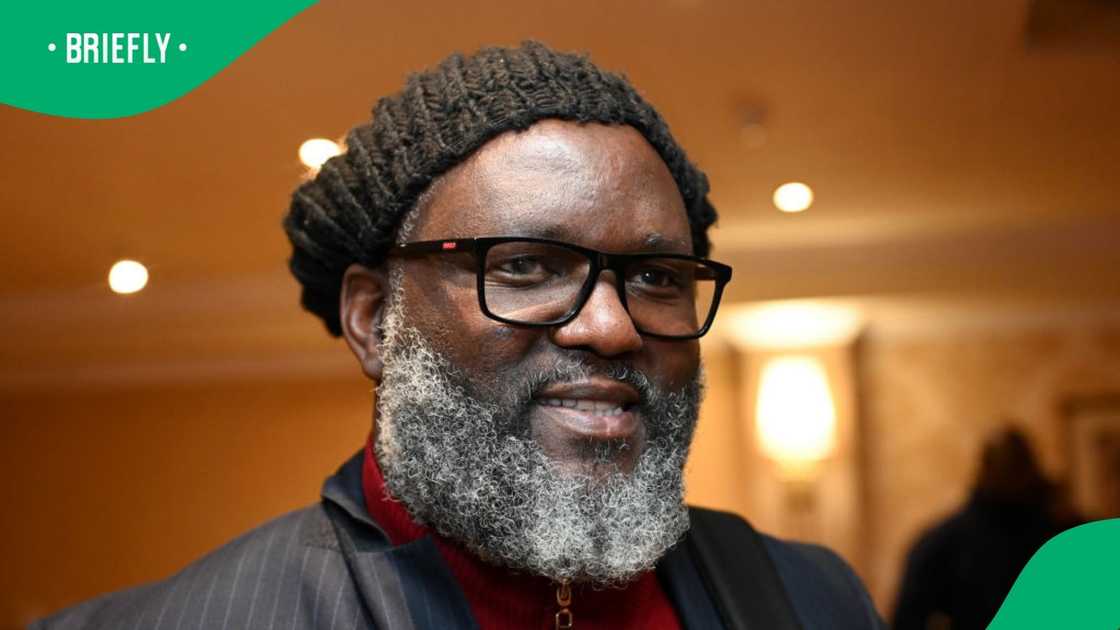 Public Services and Administration minister Mzamo Buthelezi revealed that the government employs 6220 foreign nationals Public Services and Administration minister Mzamo Buthelezi revealed that the government employs 6220 foreign nationals