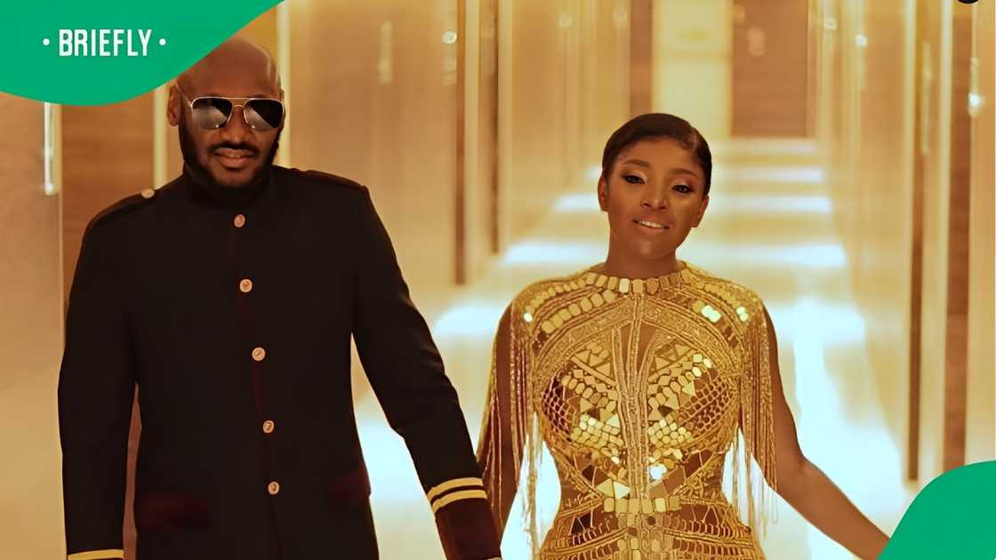 2Baba hangs out with another woman 2Baba hangs out with another woman