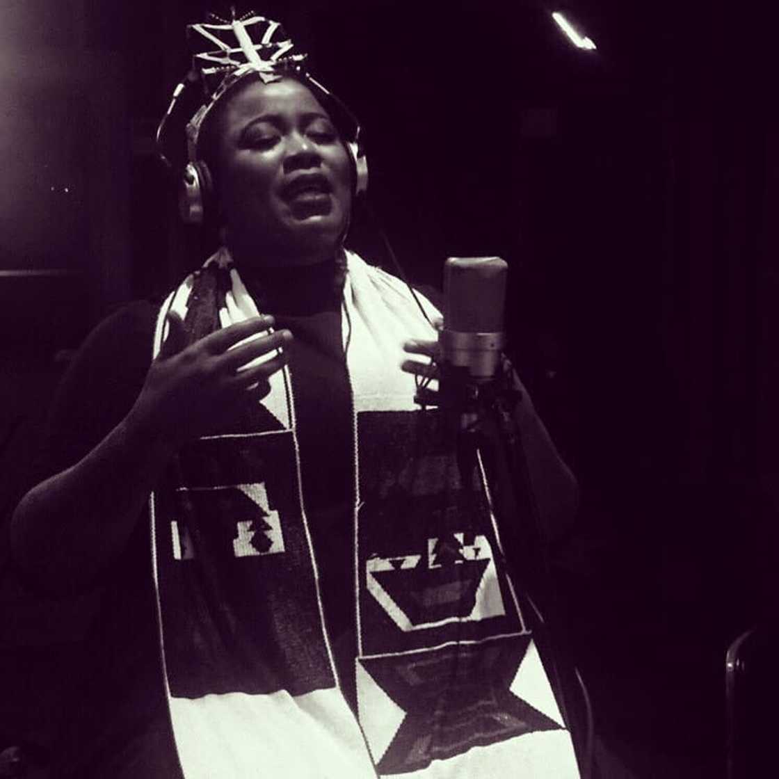 Thandiswa Mazwai biography: age, daughter, baby, daddy, siblings, songs, albums, music group, events, and Instagram Thandiswa Mazwai biography: age, daughter, baby, daddy, siblings, songs, albums, music group, events, and Instagram