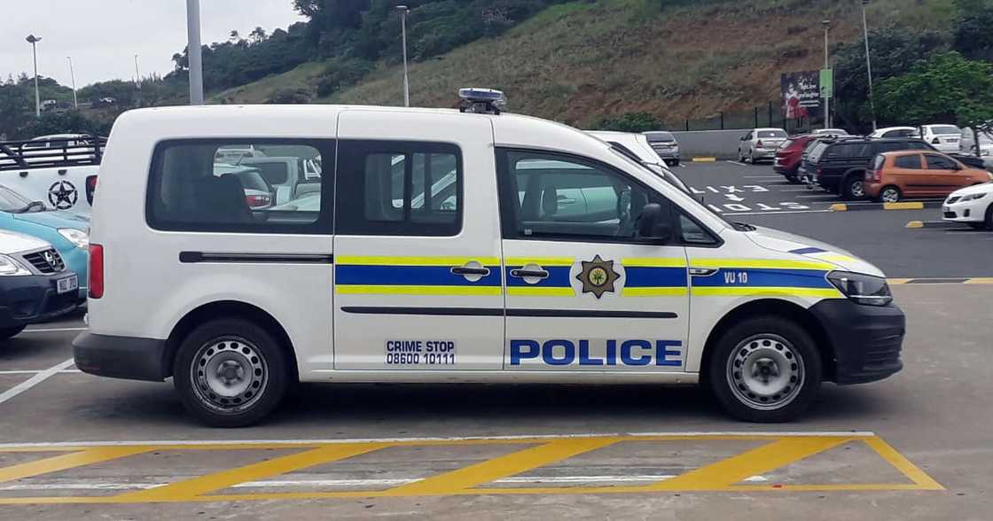 5 Protesting Female Eff Members Arrested Outside Police Station 5 Protesting Female Eff Members Arrested Outside Police Station