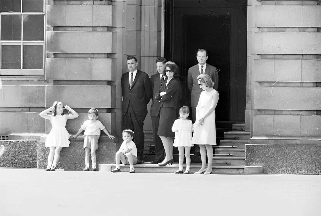 Jackie Kennedy and Lee Radziwill, together with their kids Jackie Kennedy and Lee Radziwill, together with their kids