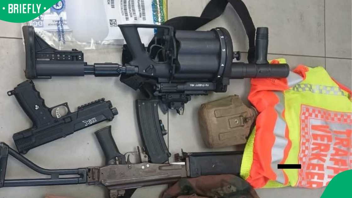 The weapons recovered from the suspects The weapons recovered from the suspects