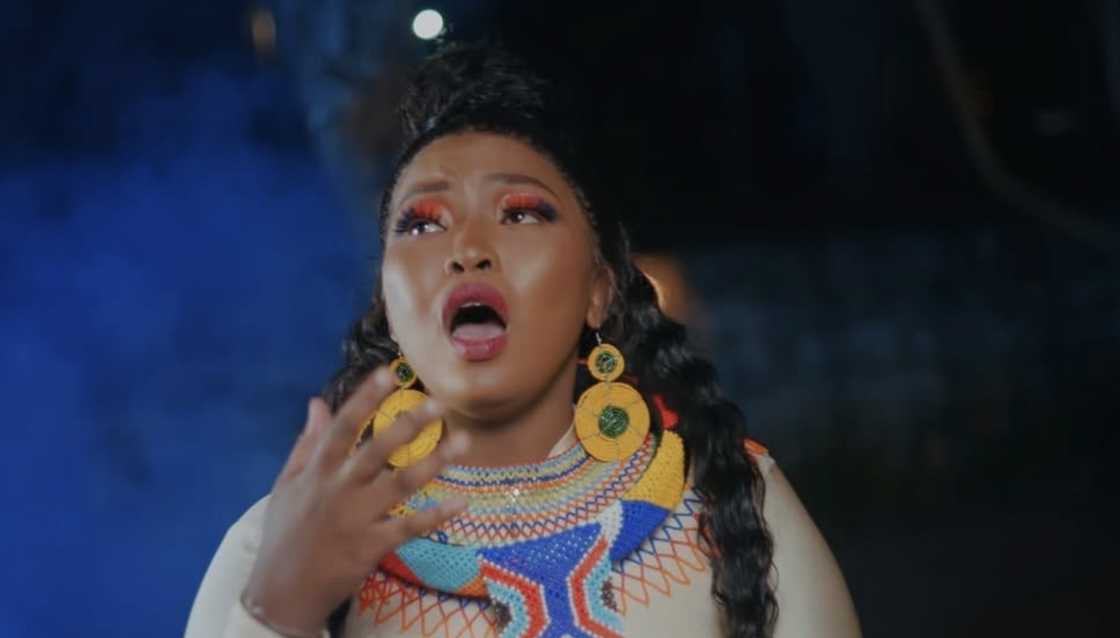 Rethabile Khumalo recalled her poisoning and her mother's death Rethabile Khumalo recalled her poisoning and her mother's death