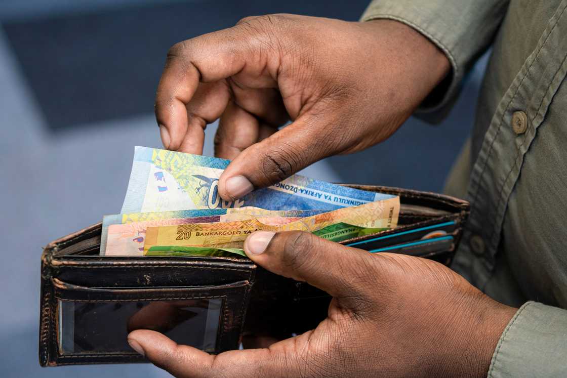 Viral bribe angers SA Viral bribe angers SA