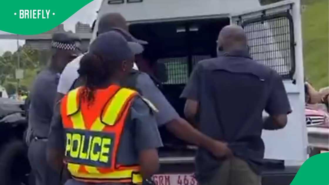 SAPS arrest SAPS arrest