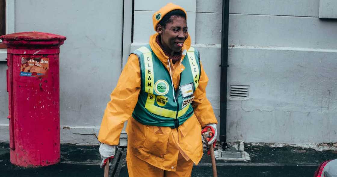 "Disgusting": SA Reacts to Government Offering Cleaners R2.5k Salary "Disgusting": SA Reacts to Government Offering Cleaners R2.5k Salary