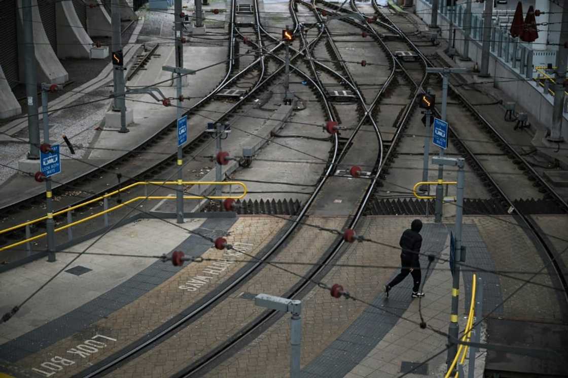 Train stations in the British capital were deserted or completely closed Train stations in the British capital were deserted or completely closed