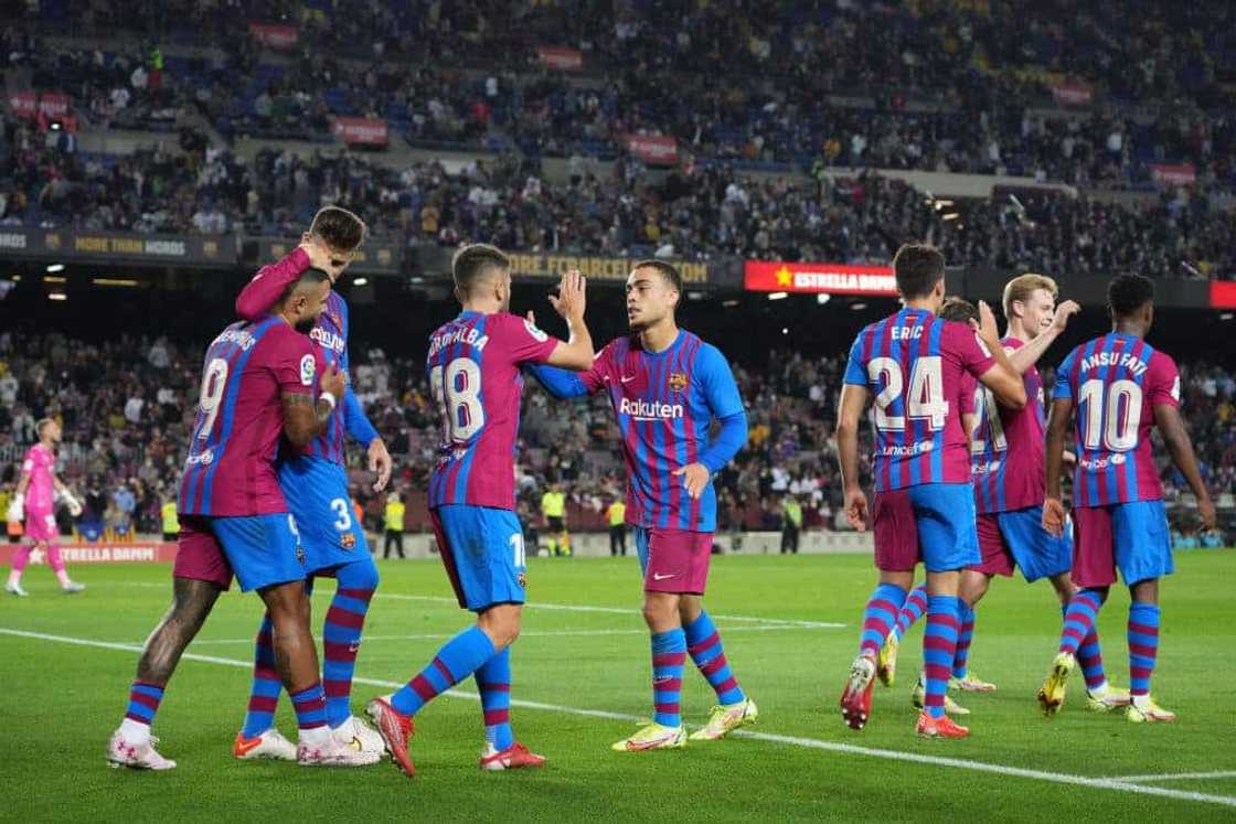 Barcelona end 2 games losing streak after coming from behind to beat Valencia at Camp Nou Barcelona end 2 games losing streak after coming from behind to beat Valencia at Camp Nou