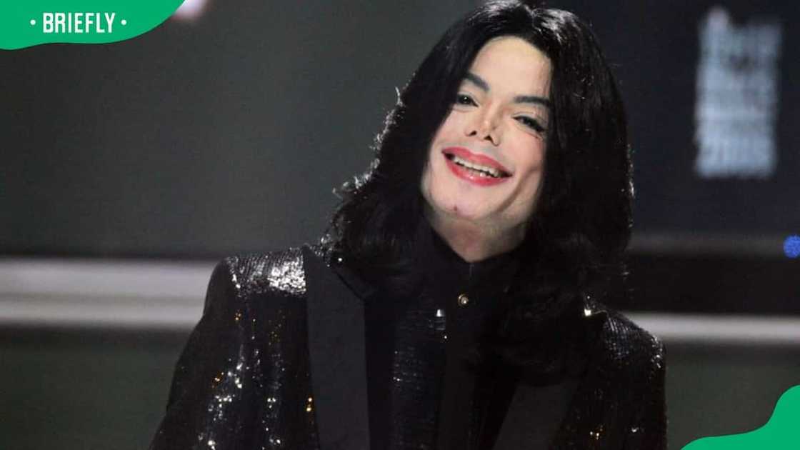 Singer Michael Jackson during the 2006 World Music Awards at Earls Court Singer Michael Jackson during the 2006 World Music Awards at Earls Court