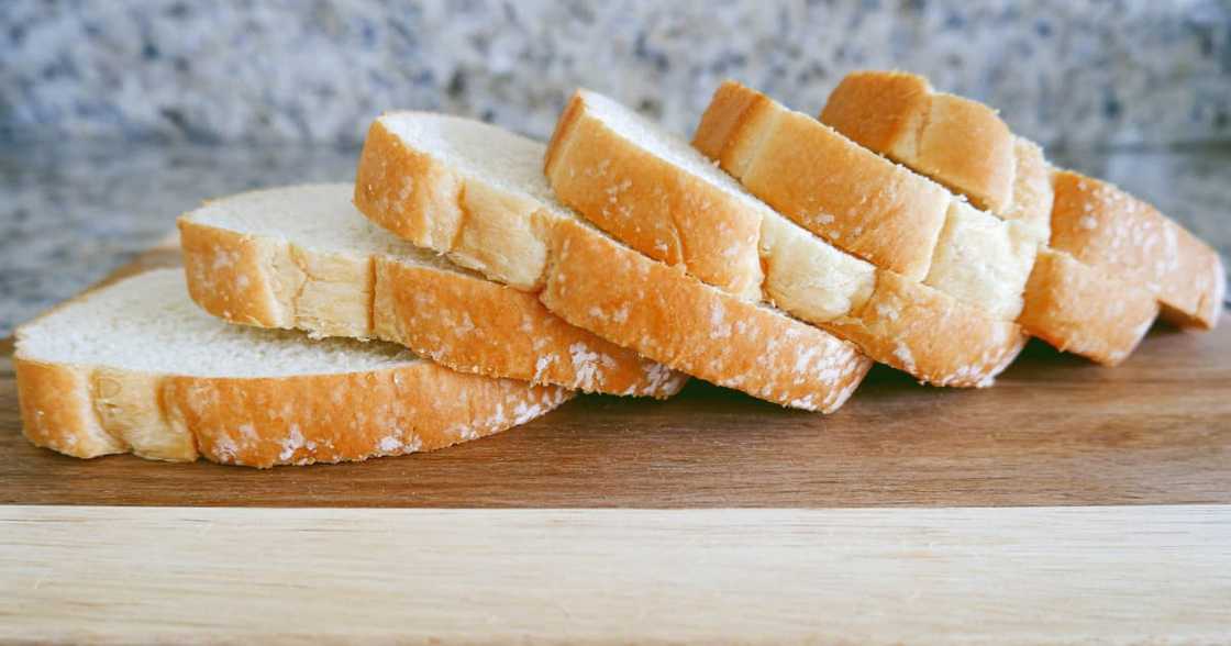 Bread, Loaf, Durban, Aftermath, Unrest, Looting, Gauteng, KwaZulu-Natal, Residents, Tuck shop Bread, Loaf, Durban, Aftermath, Unrest, Looting, Gauteng, KwaZulu-Natal, Residents, Tuck shop