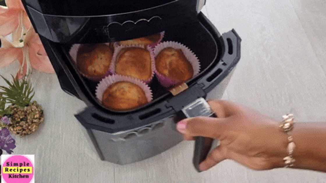 Golden air fryer banana muffins recipe Golden air fryer banana muffins recipe