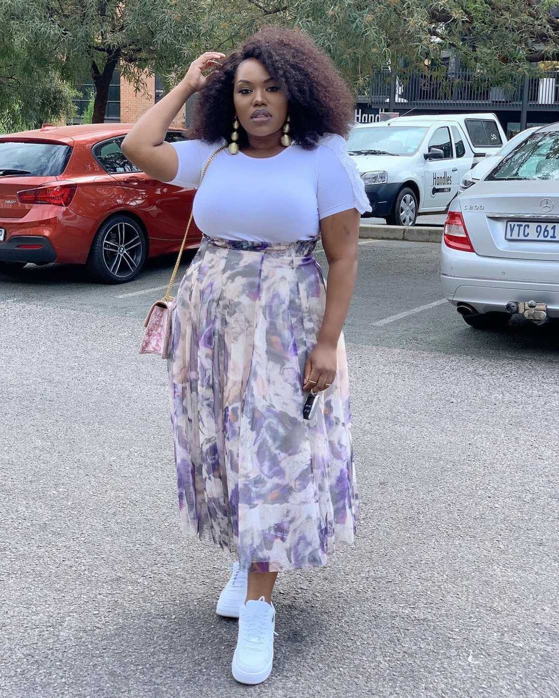 How old is MaMlambo from Uzalo How old is MaMlambo from Uzalo