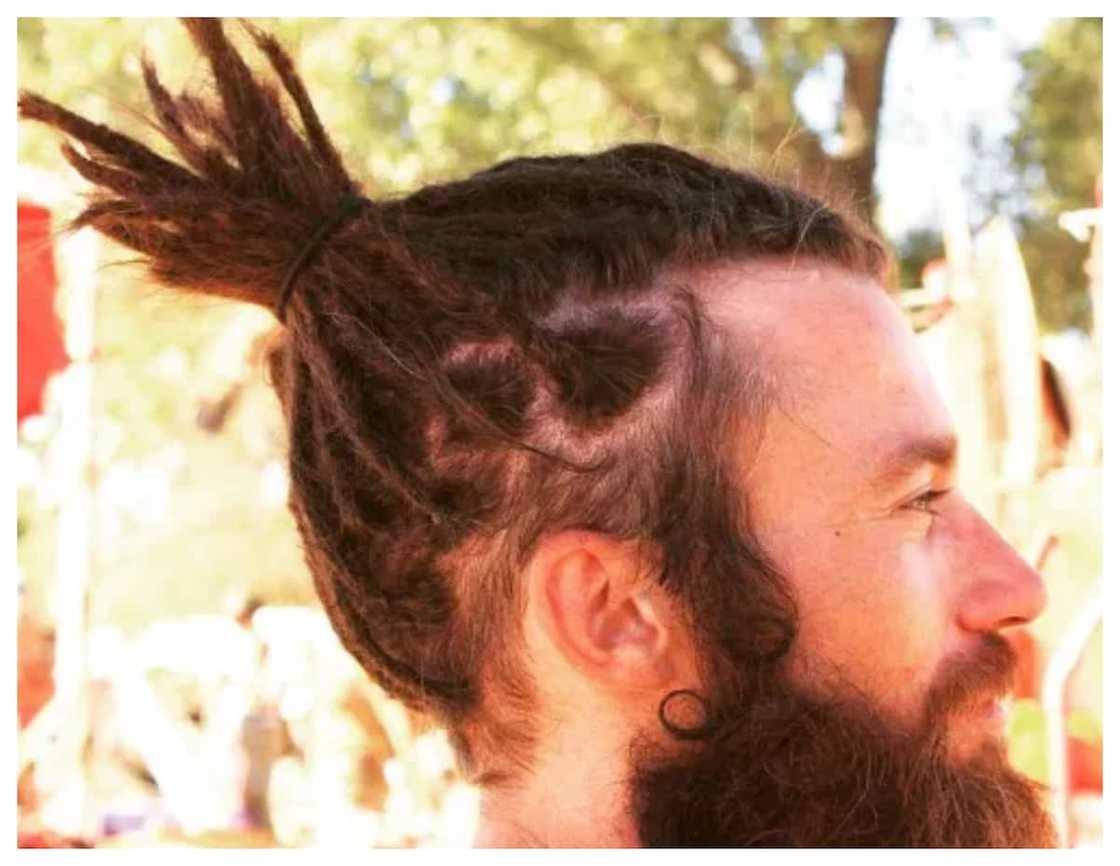 How do you style dreads for men?