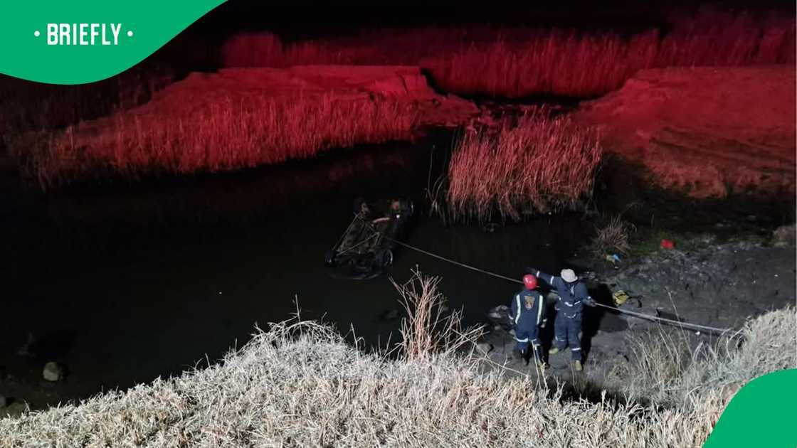 Officials had to remove the car from the river Officials had to remove the car from the river
