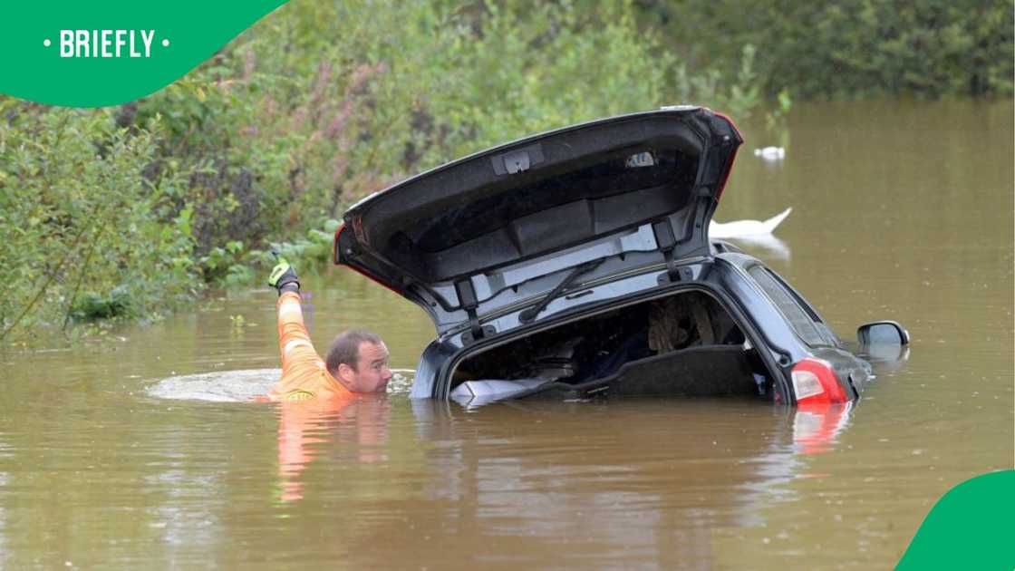 Man rescues amputee and dog in flood in TikTok video Man rescues amputee and dog in flood in TikTok video