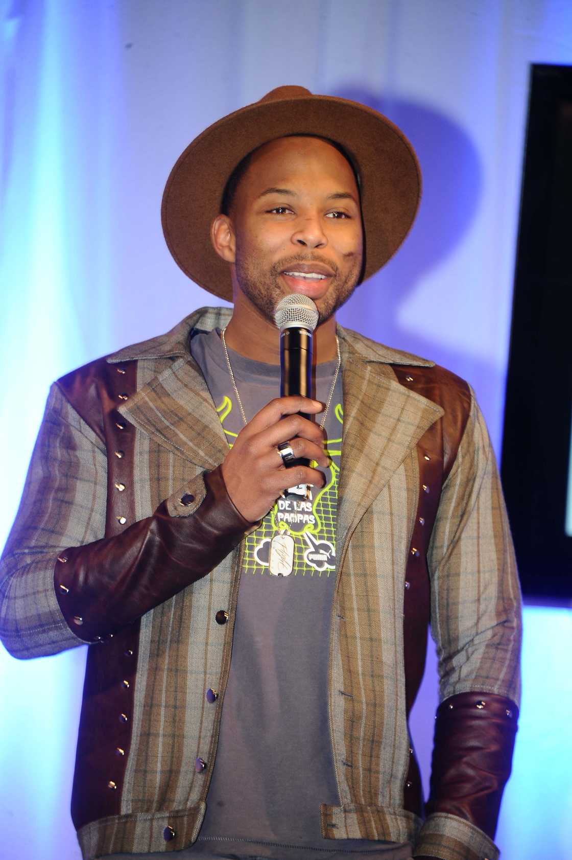 Sizwe Dhlomo has a heated back and forth with a netizen on social media Sizwe Dhlomo has a heated back and forth with a netizen on social media