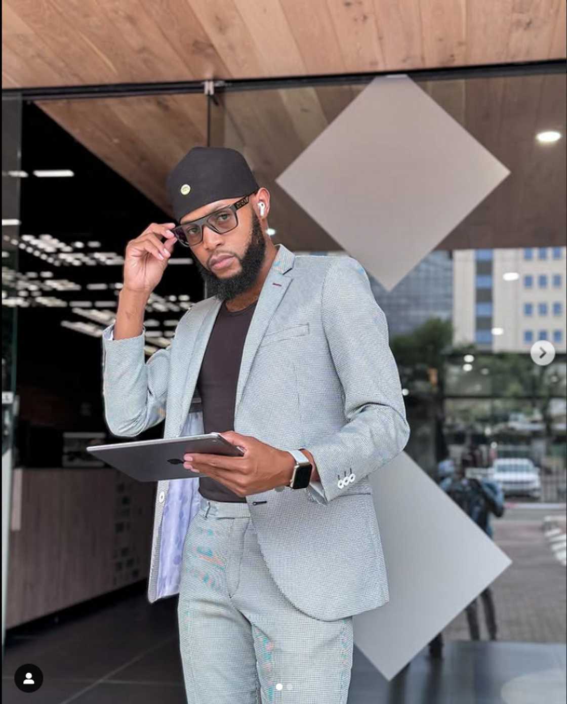 Mohale Motaung is tired of Sweet Guluva messages Mohale Motaung is tired of Sweet Guluva messages