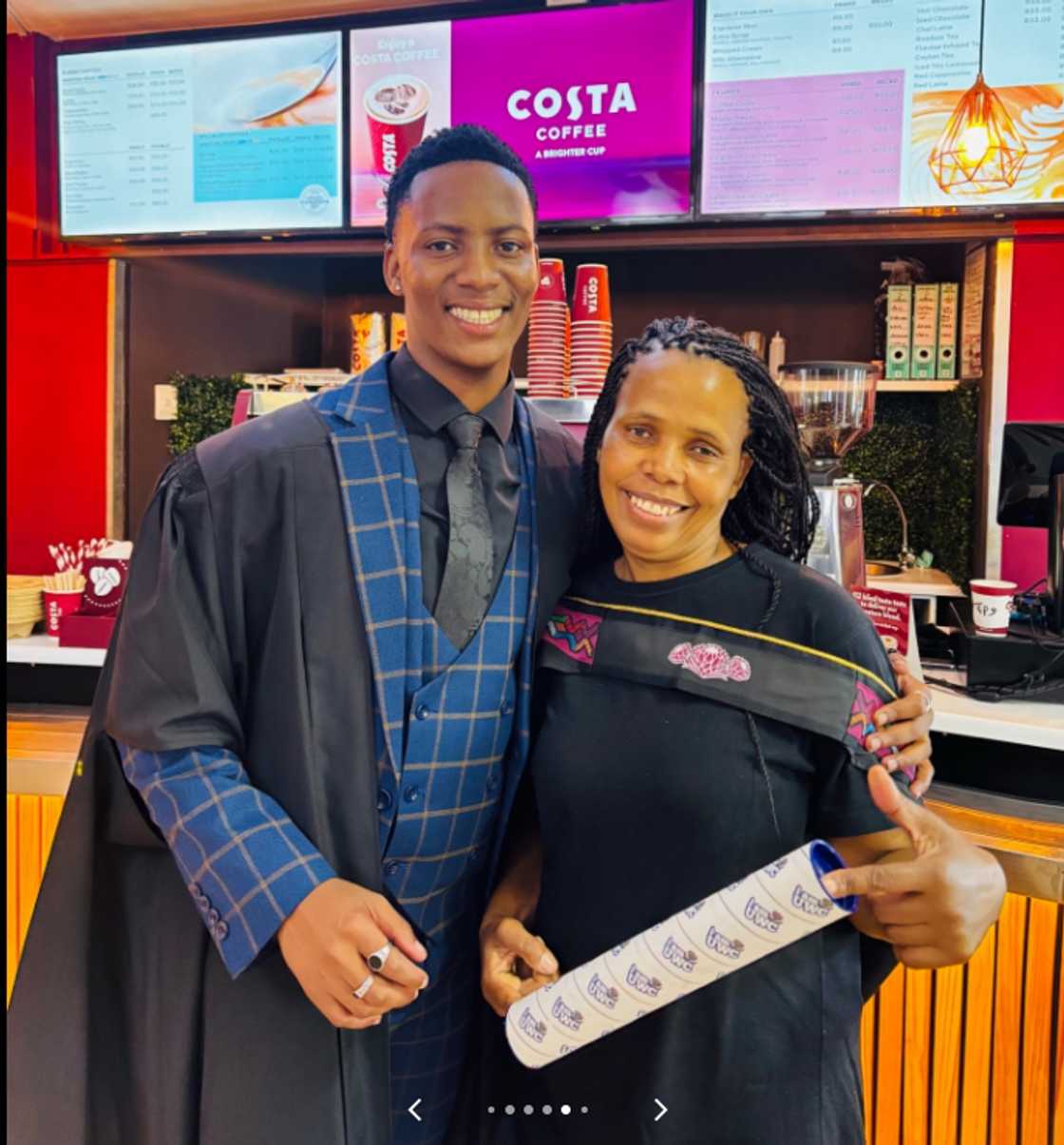 Many praised Kagiso’s friends for stepping aside to let the "varsity mom" share in the graduate’s spotlight Many praised Kagiso’s friends for stepping aside to let the "varsity mom" share in the graduate’s spotlight