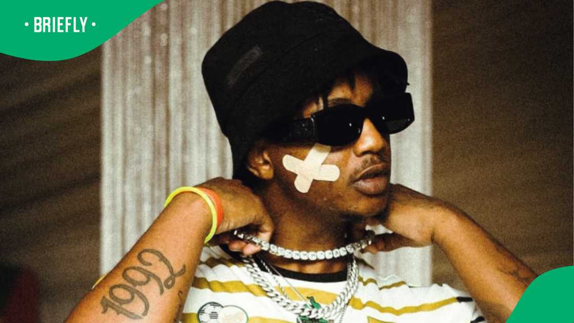 Netizens reacted to the rumours of Emtee not taking a bath frequently Netizens reacted to the rumours of Emtee not taking a bath frequently
