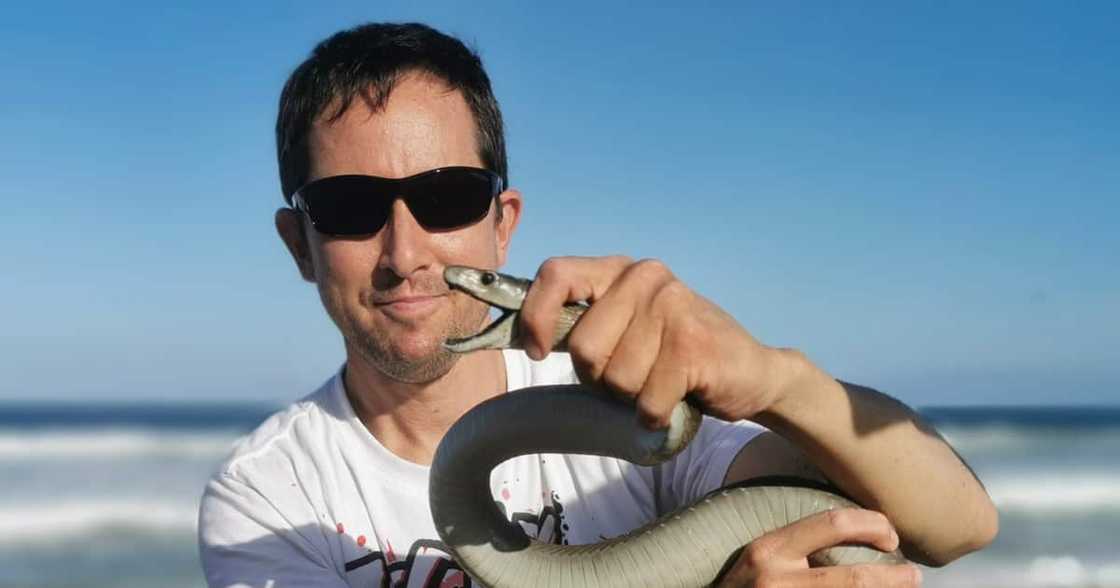Durban Fisherman Helps Snake Man Jason Arnold Make Another Big Catch Durban Fisherman Helps Snake Man Jason Arnold Make Another Big Catch