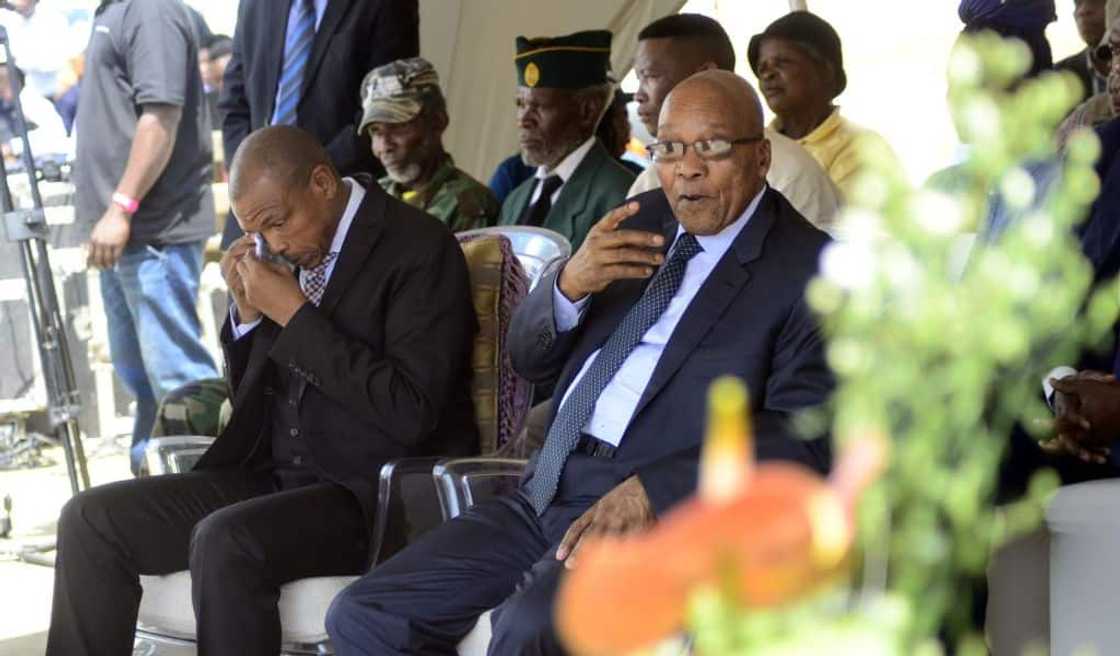 Hilarious Video of Supra Mahumapelo at Church Gives Mzansi Jacob Zuma Vibes Hilarious Video of Supra Mahumapelo at Church Gives Mzansi Jacob Zuma Vibes