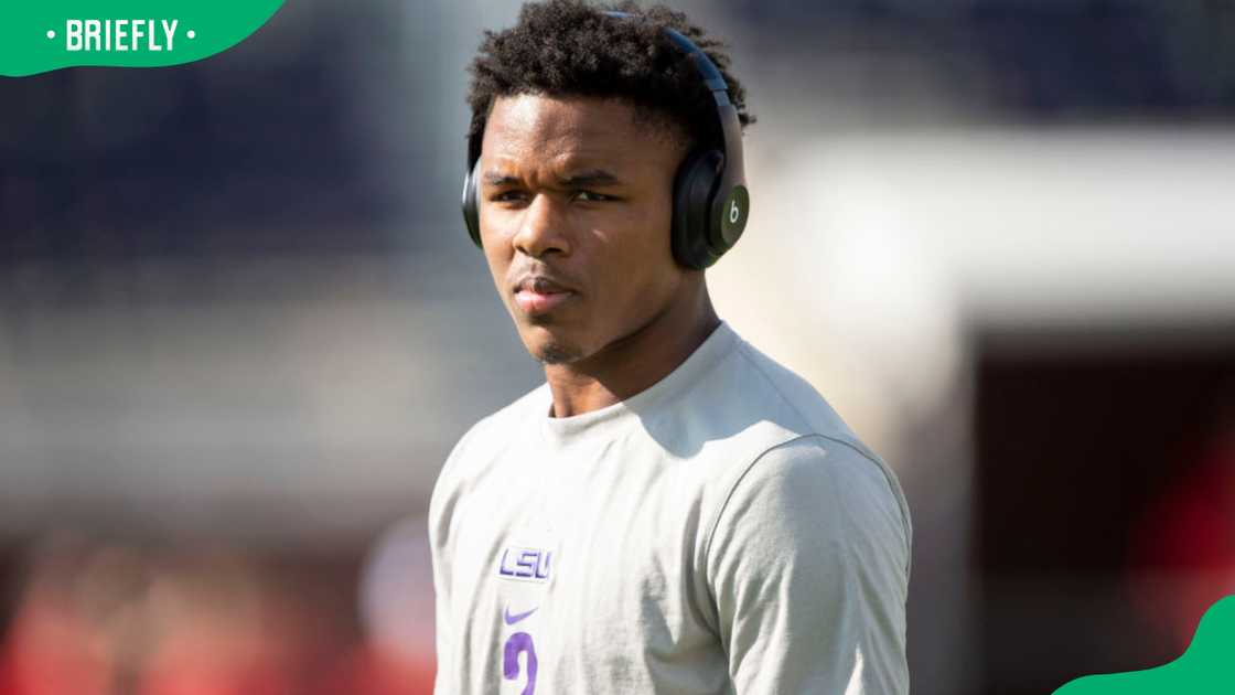 Kyren Lacy during a 2023 football match at the Vaught-Hemingway Stadium