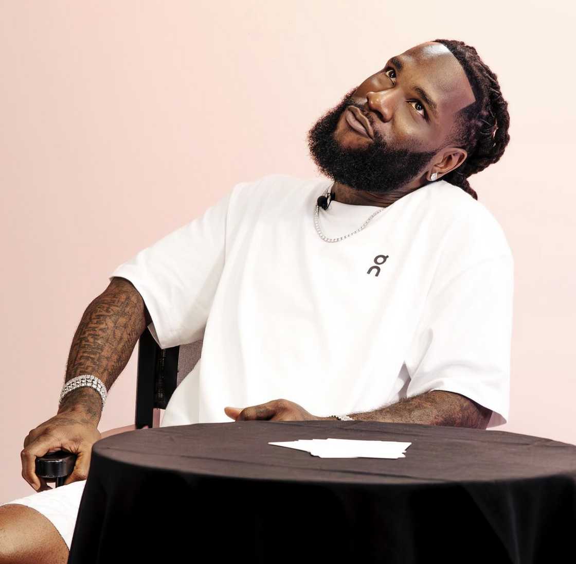 Burna Boy experienced car troubles in Nigeria