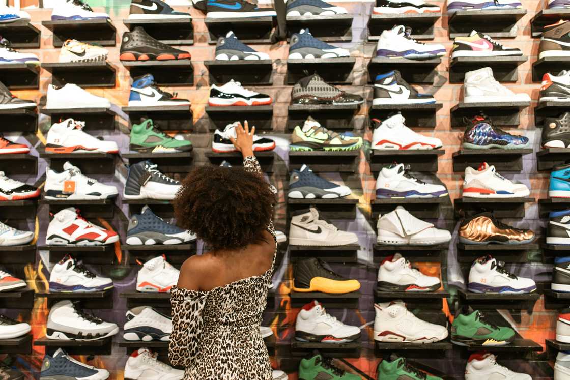 South Africa discusses woman's shoe shopping adventure