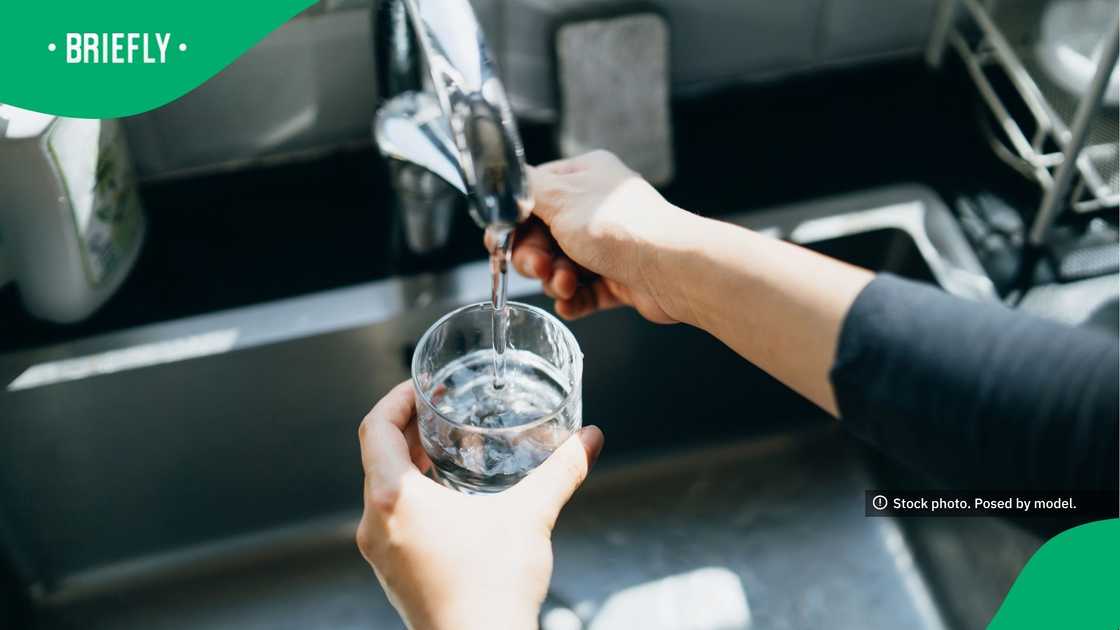 The visual showed a woman pouring tap water in a glass