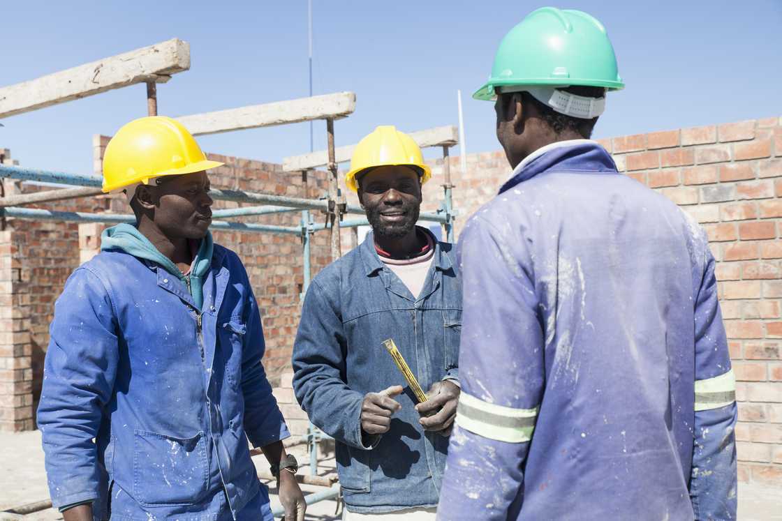 African construction workers confronted by angry Afrikaner