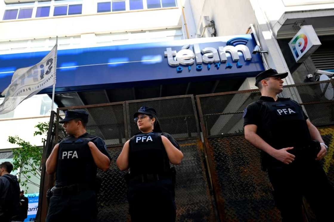 Telam publishes more than 500 national news articles and 200 photos daily, as well as content for video and radio clients Telam publishes more than 500 national news articles and 200 photos daily, as well as content for video and radio clients