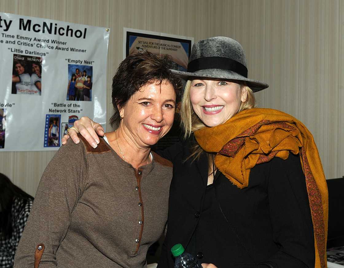 Kristy McNichol and Tatum O'Neal embracing Kristy McNichol and Tatum O'Neal embracing