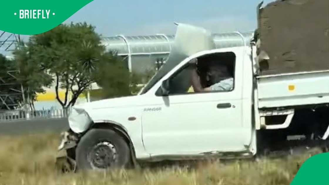 Bakkie in an accident goes viral on TikTok Bakkie in an accident goes viral on TikTok