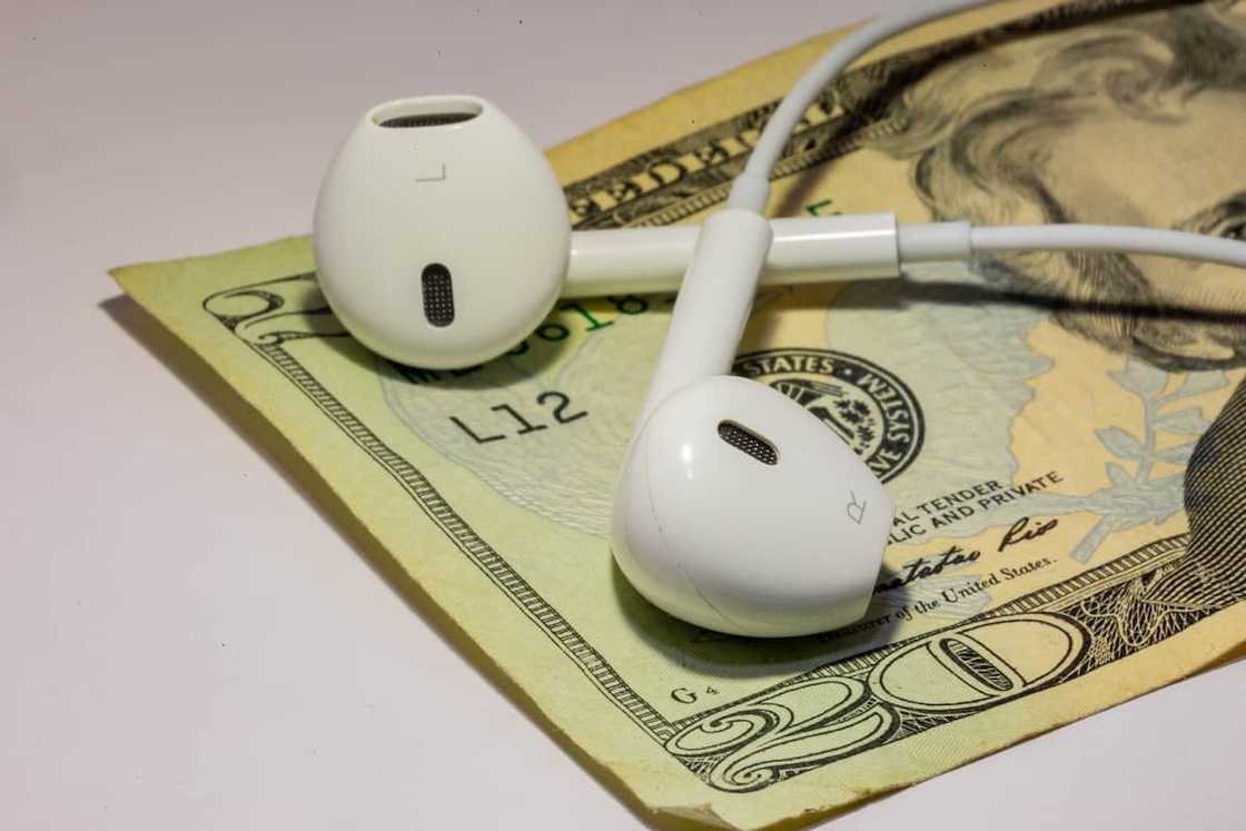 How to make money online as a teenager | Easy money-making tips How to make money online as a teenager | Easy money-making tips