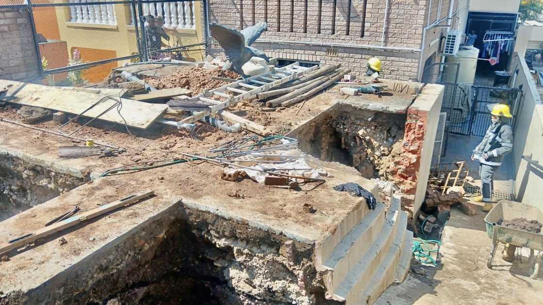 A structural collapse in Phoenix caused the death of two people A structural collapse in Phoenix caused the death of two people