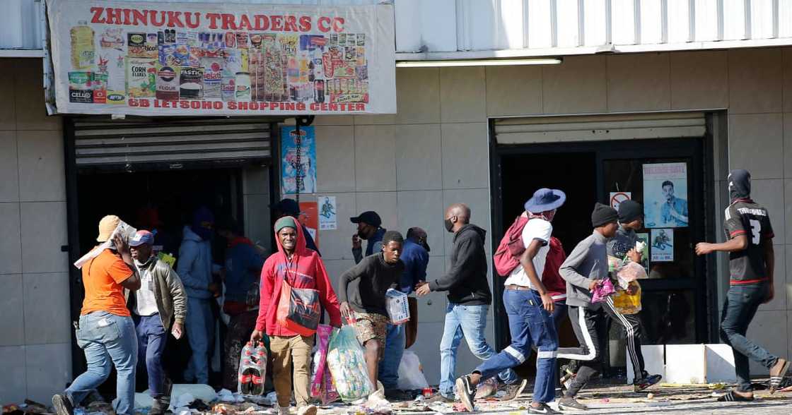 death toll, 72, KwaZulu-Natal, Gauteng, violence, protests, looting, rioting, South Africa death toll, 72, KwaZulu-Natal, Gauteng, violence, protests, looting, rioting, South Africa