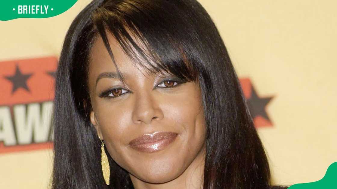Aaliyah at the 2001 MTV Movie Awards in Los Angeles Aaliyah at the 2001 MTV Movie Awards in Los Angeles