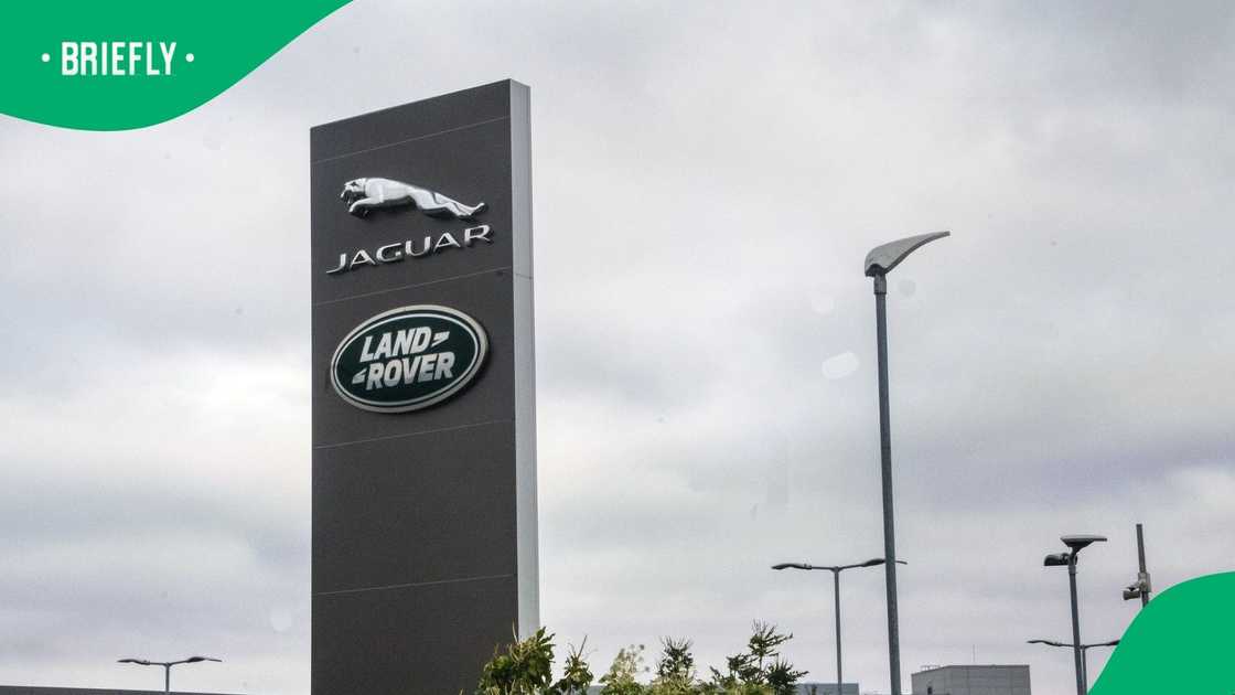 Land Rover recalled its SUVs after faults in the airbags were found Land Rover recalled its SUVs after faults in the airbags were found