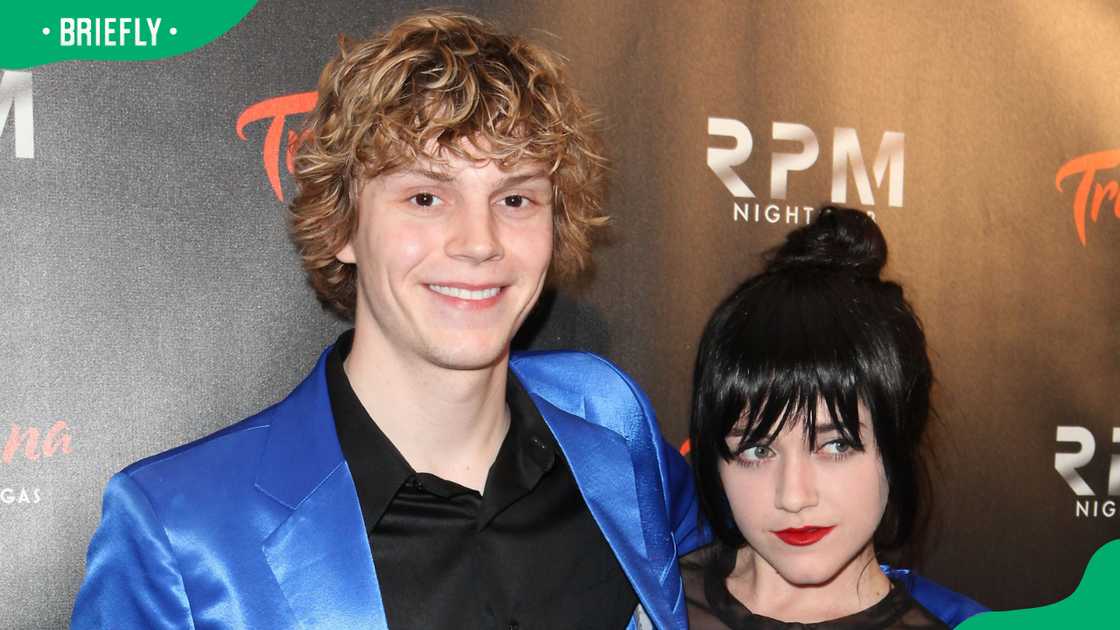 Evan Peters and Alexia Quinn in Las Vegas