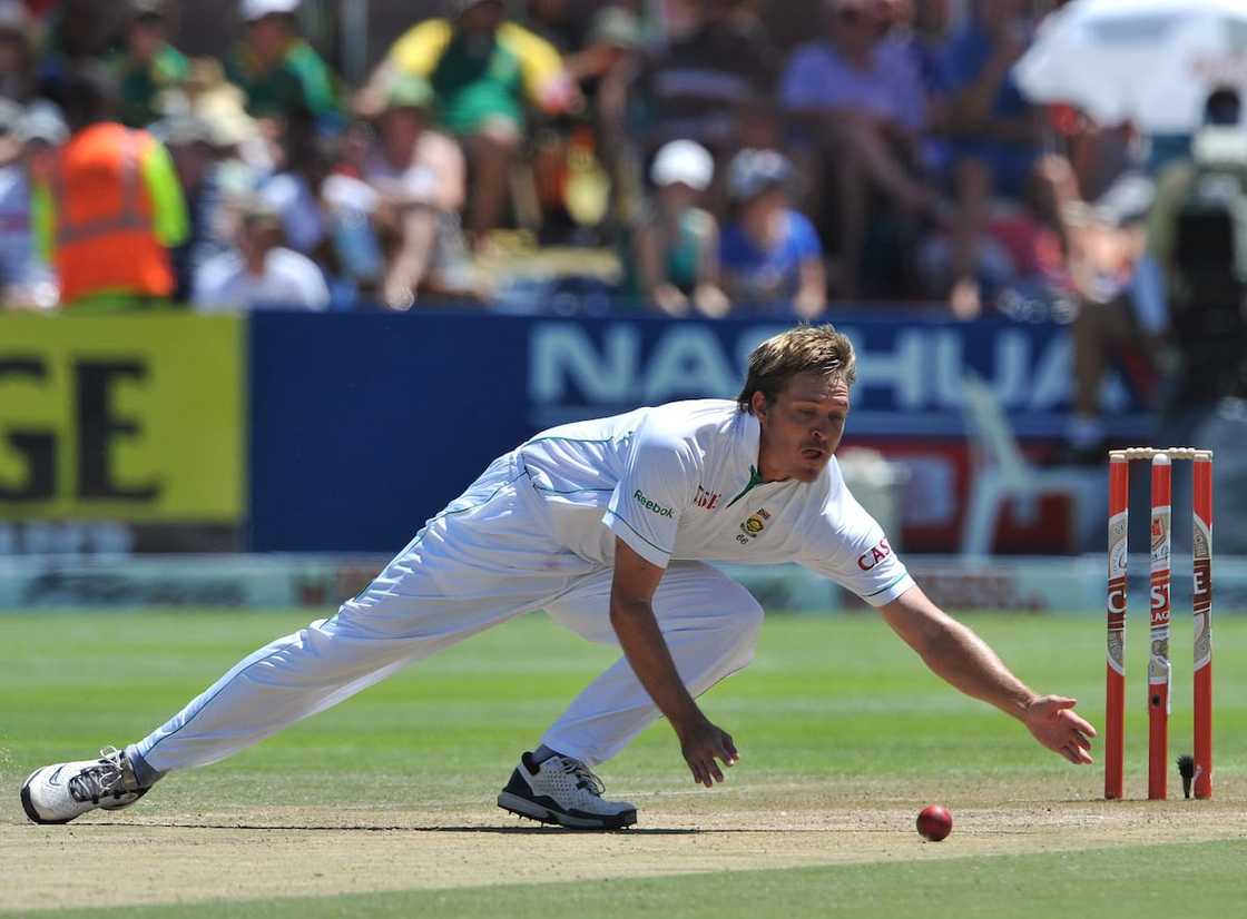 Paul Harris fields off his own bowling during 3rd Test match between SA and India at Newlands Stadium on 4 January 2011. Paul Harris fields off his own bowling during 3rd Test match between SA and India at Newlands Stadium on 4 January 2011.