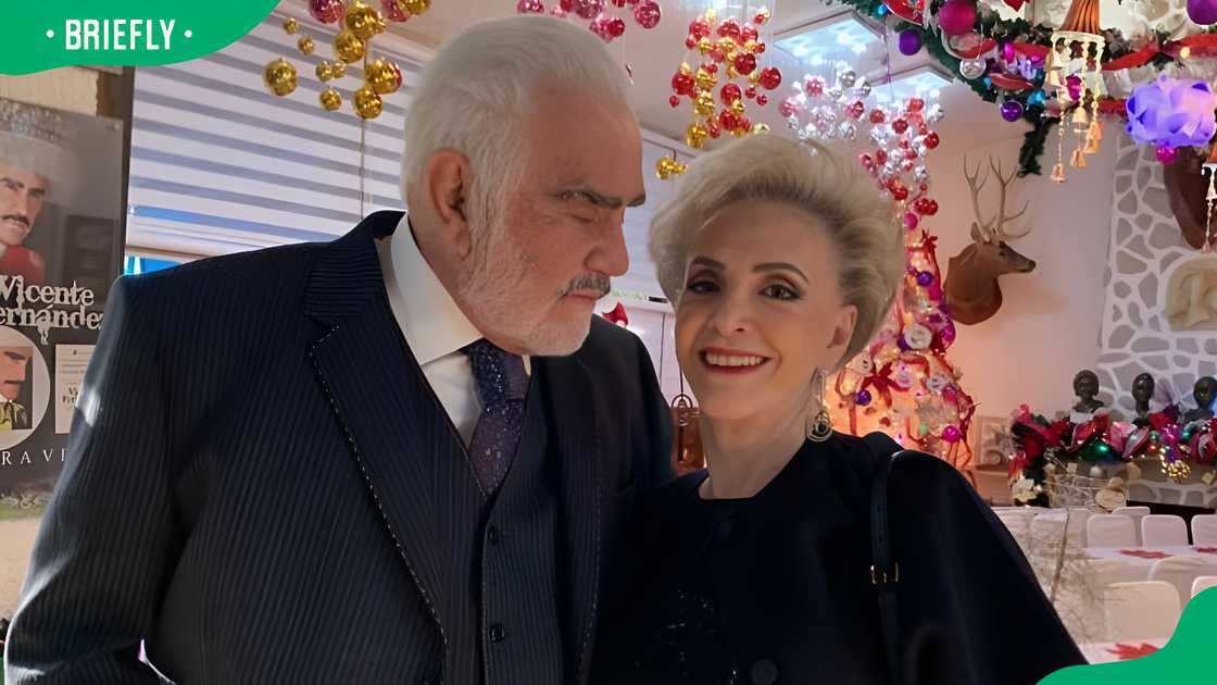 Doña Cuquita and Vicente Fernández