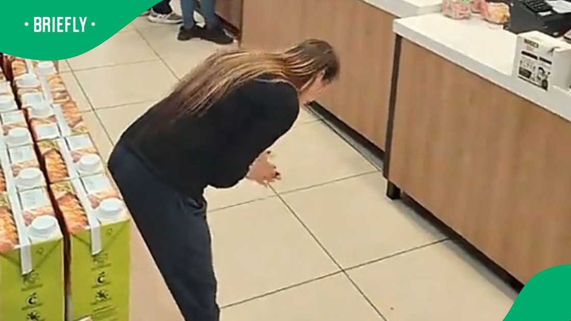 Woman sings Setswana church song at SparTops Woman sings Setswana church song at SparTops