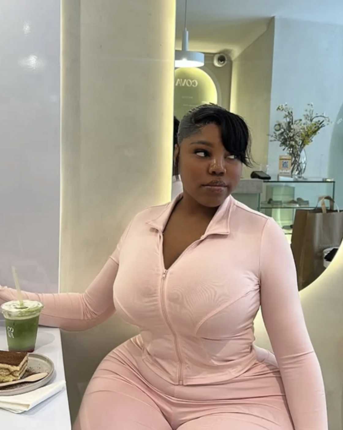 Wandi Ndlovu's swimsuit video left tongues wagging Wandi Ndlovu's swimsuit video left tongues wagging