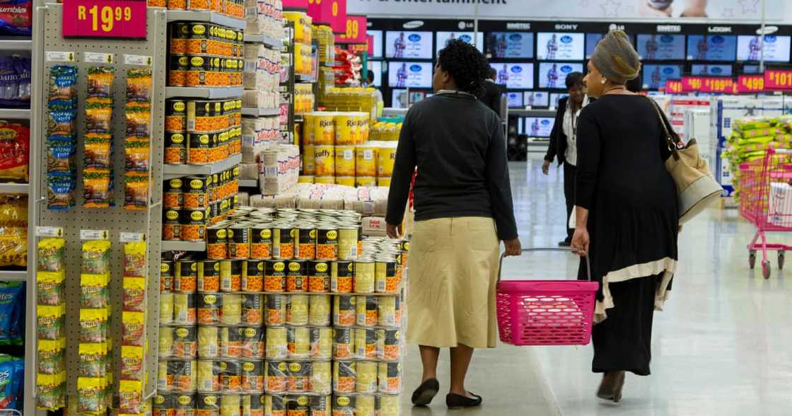 South Africans Tighten Belts as Cost of Food Basket Rises to R4 000 a Month South Africans Tighten Belts as Cost of Food Basket Rises to R4 000 a Month