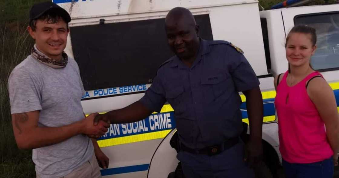 saved, tyre, tires, burst, couple, police, van, saps, kindness, Christmas cheer, blue saved, tyre, tires, burst, couple, police, van, saps, kindness, Christmas cheer, blue