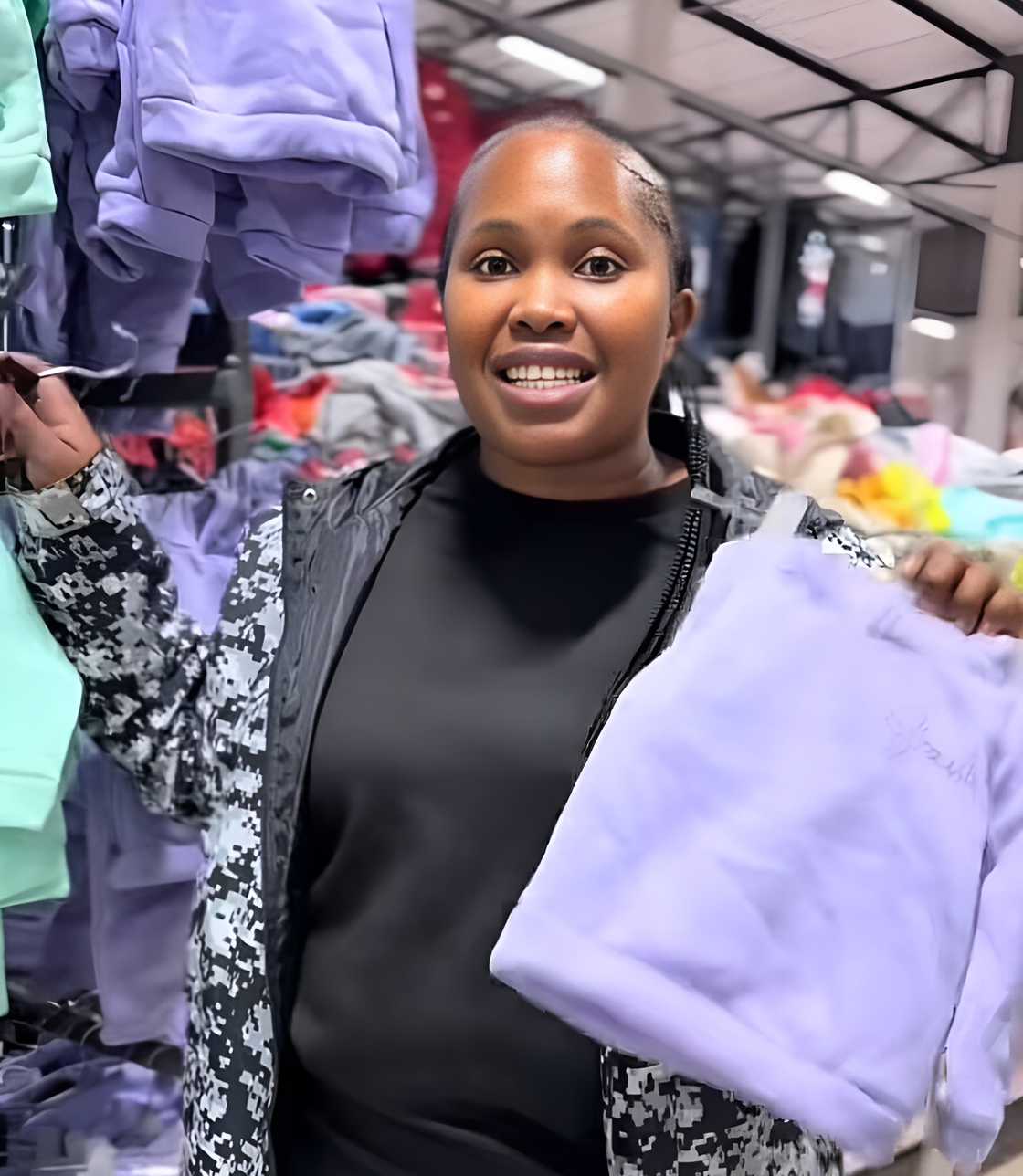 A lady plugged South Africans with winter blankets at budget-friendly prices. A lady plugged South Africans with winter blankets at budget-friendly prices.